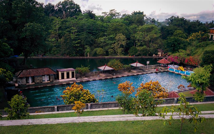 3 Kolam Pemandian Yang Alami Di Lombok Konon Bisa Bikin