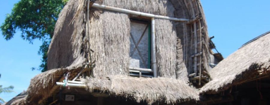 Keunikan Bale Lumbung, Rumah Penyimpanan Hasil Panen Suku Sasak