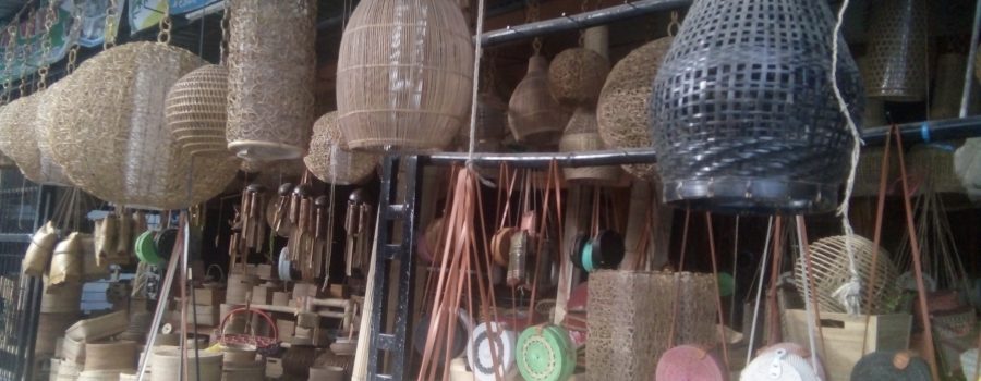 Melihat Kerajinan Bambu Khas Lombok di Desa Gunung Sari