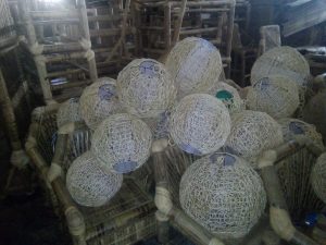 Melihat Kerajinan  Bambu  Khas Lombok di Desa Gunung Sari