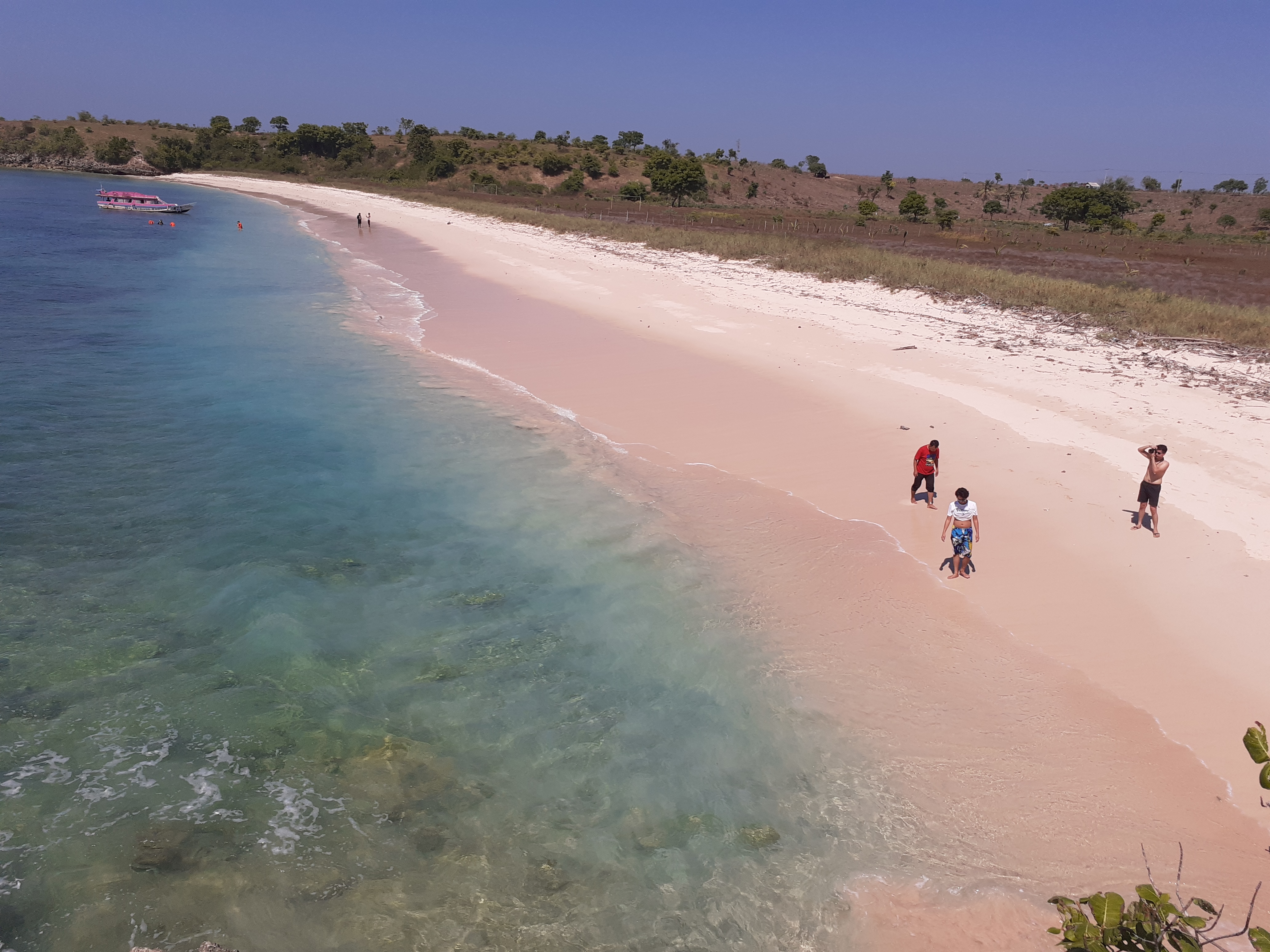 Mencontoh suksesnya Re-Branding Pantai Tangsi Menjadi Pink Beach