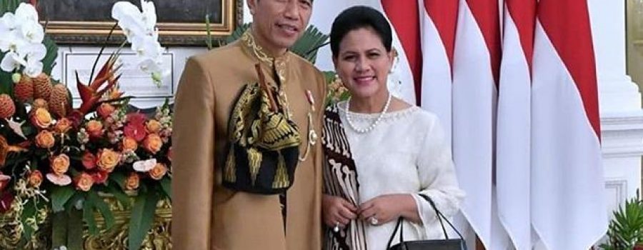 Mengenal Gagahnya Pakaian Adat Sasak yang Dipakai Presiden Jokowi